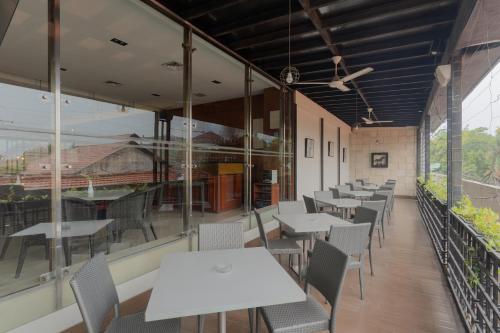 Restaurant, The Capital Hotel Surabaya near Marina Plaza