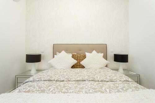 Cortes Apartment in Lisbon Historic Neighborhood - main image