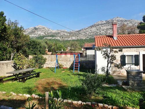 Holiday home in Starigrad-Paklenica 40978 - Location saisonnière - Starigrad-Paklenica