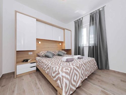 Apartments in Starigrad-Paklenica 41220