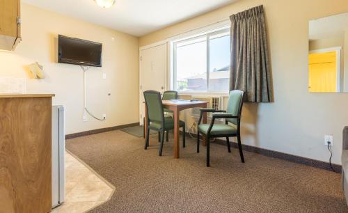 Facilities, Carmel Inn near Nancy O's