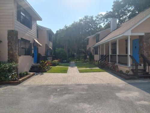 Maat Village - Exclusive Gated Pool Community Near USF and Busch Gardens in Tampa, USA