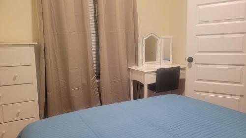 Chateau de Woodlawn - Room II - Le Parisienne in Chicago, USA