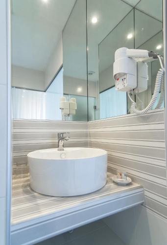 Kenta Beach Hotel - image 9