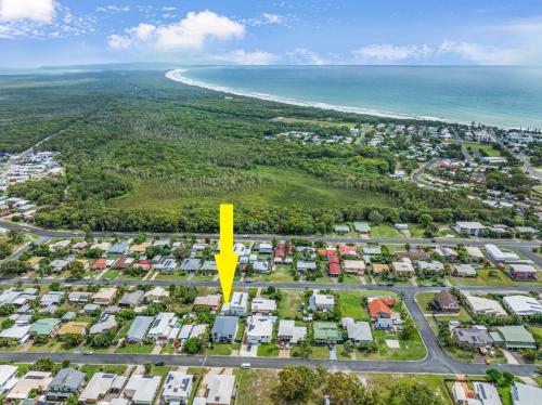 Blacklaw's Retreat - Rainbow Beach Views. Spacious. Fenced Yard.