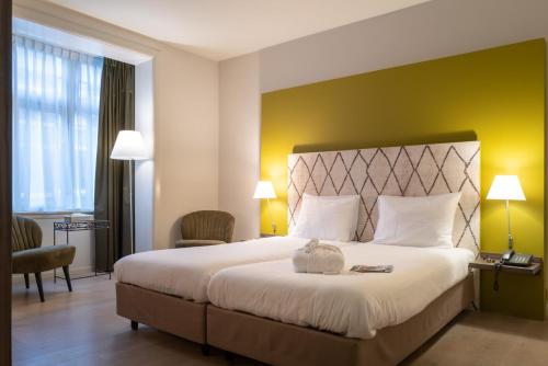 2 twin beds