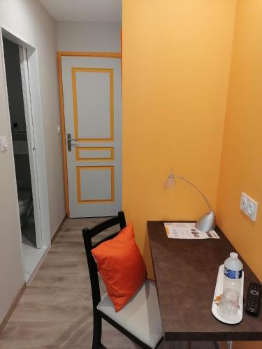 Accommodation in Ravel