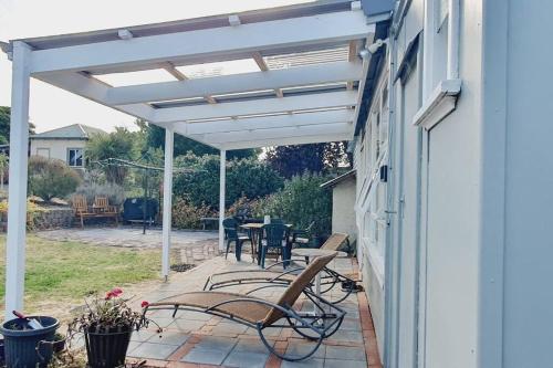 Erkély/terasz, Cosy, 1930s Country Style Cottage in Mount Barker WA in Mount Barker (Nyugat-Ausztrália)