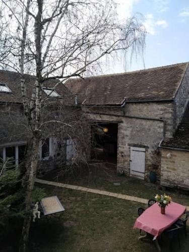 Superbe appartement dans charmant corps de ferme in อูรี