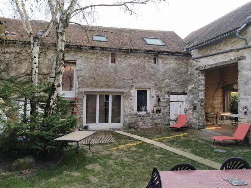 Superbe appartement dans charmant corps de ferme in อูรี
