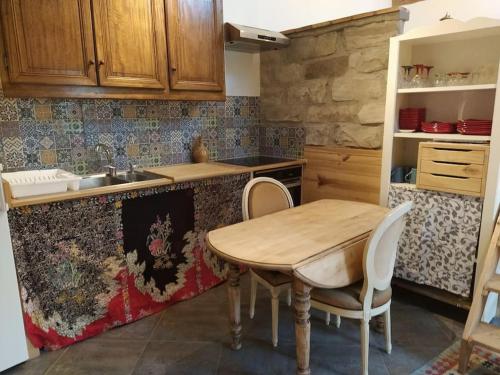 Superbe appartement dans charmant corps de ferme in อูรี