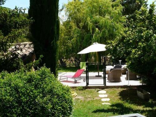 typical provencal mas with pool, a little corner of paradise with view of sainte victoire, close to aix en provence, sleeps 10.