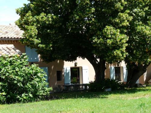 typical provencal mas with pool, a little corner of paradise with view of sainte victoire, close to aix en provence, sleeps 10.