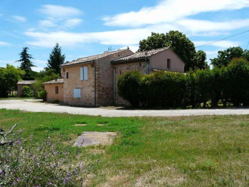 typical provencal mas with pool, a little corner of paradise with view of sainte victoire, close to aix en provence, sleeps 10.