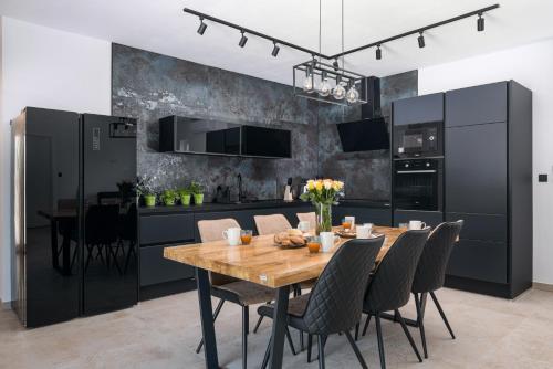 Létesítmények, Villa Tempest with Private Pool and Jacuzzi in Slivnica