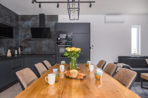 Létesítmények, Villa Tempest with Private Pool and Jacuzzi in Slivnica