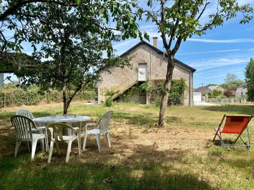 Gîte Le Gavre, 6 pièces, 10 personnes - FR-1-306-1223 (Maison de vacances spacieuse pres de la foret, avec jardin, cheminee, wifi, et equipements de loisir) in Le Gavre