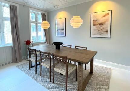 2 Bedroom Apartment in Trendy Area - image 12