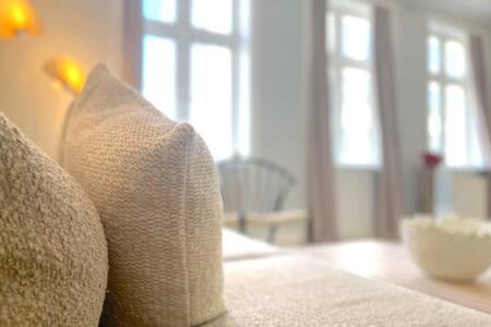 2 Bedroom Apartment in Trendy Area - image 5