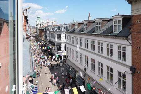 Apartment with Private Balcony in central Copenhagen City - main image