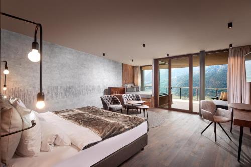 Suite with Mountain View