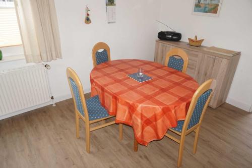 Three-Bedroom House image 5