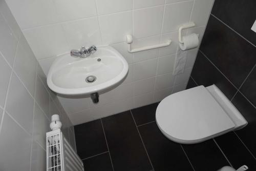 Three-Bedroom House image 2