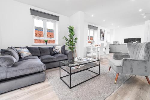Stylish Apartment - 2 Bedrooms - Balcony - Parking - Netflix - Wifi - 7MC, Бирмингем (фото 2)