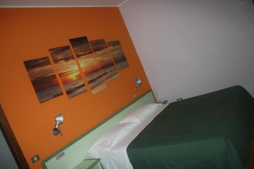 2 twin beds