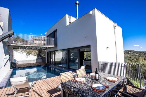 Catalunya Casas Modern Hilltop Haven with private pool 7km to beach