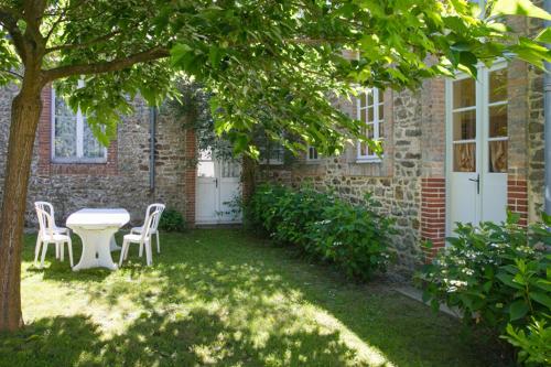 حديقة, Cottage dans ancienne école de 1850 - 2 à 4 personnes (Cottage dans ancienne ecole de 1850 - 2 a 4 personnes) in ميسيلاك