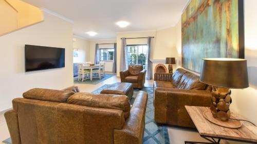 Superior Two-Bedroom Townhouse with Pool