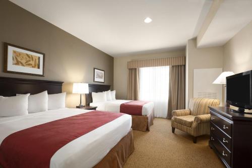 2 queen beds