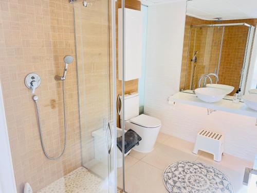 Zenia Beach 8 sleeps - Private pool - image 3