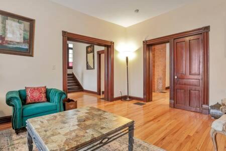 Historic Elegance Retreat - Columbus Downtown in Columbus, USA