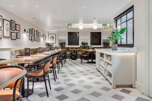 餐廳, BW 高級精選集團倫敦肯辛頓莫寧頓酒店 (Mornington Hotel London Kensington, BW Premier Collection) in 伯爵府