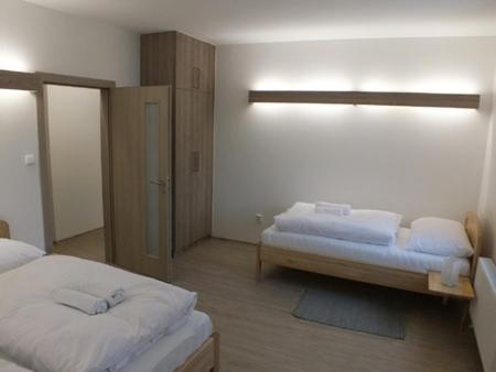 6 twin beds