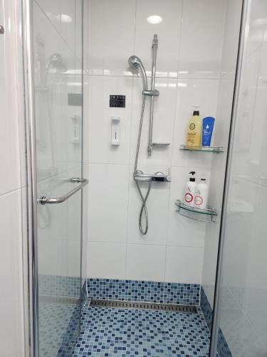 Standard Twin Room with Sea View image 1