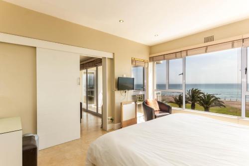 Third floor sea facing 2 bedroom apartment with balcony - main image