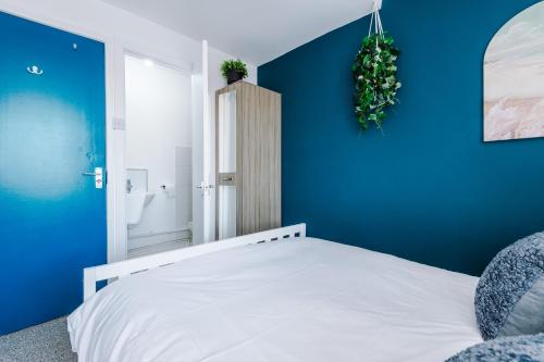 Large 7 bedroom town house in Chester City Centre - image 2