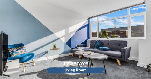 Tipton 3 Bedroom House Garden Sleeps 7 - JRR Stays gîte à louer Wallbrook Primary