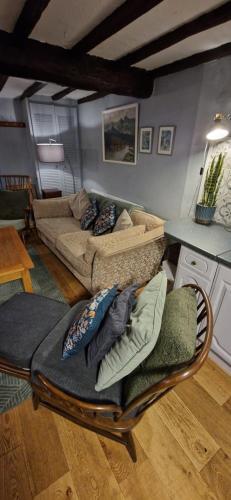Beautiful Central Kendal Townhouse 3 Double Beds Free Parking 2