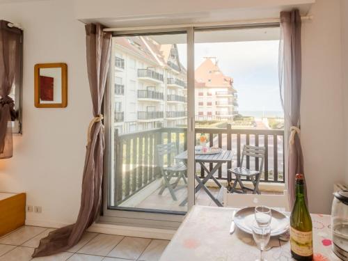 Apartment Les Normandieres-11 by Interhome in Plaža Cabourg