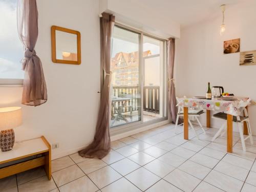 Apartment Les Normandieres-11 by Interhome in Plaža Cabourg
