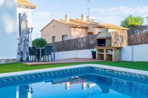 Casa con piscina y jardín en Castell de Montornès