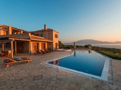 Elegant Zante Villa - Villa Divas - 6 Bedrooms - Infinity Pool - 100 Metres To The Sea - Short Drive To Agios Nikolaos - Location, gîte - Korithion