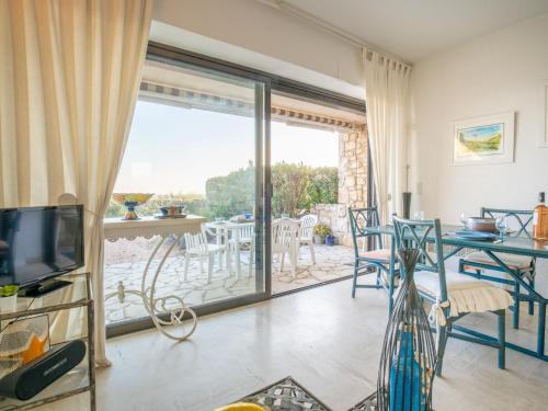 Apartment Les Maures de l'Esterel-1 by Interhome near Le Polynesia Beach