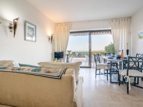 Apartment Les Maures de l'Esterel-1 by Interhome near Le Polynesia Beach