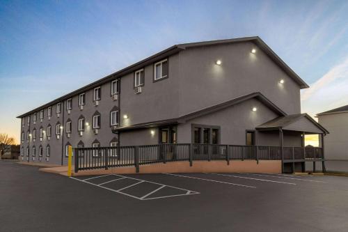 Super 8 by Wyndham Columbus Edinburgh in Columbus, USA