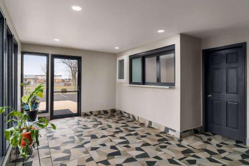 Super 8 by Wyndham Columbus/Edinburgh - 로비